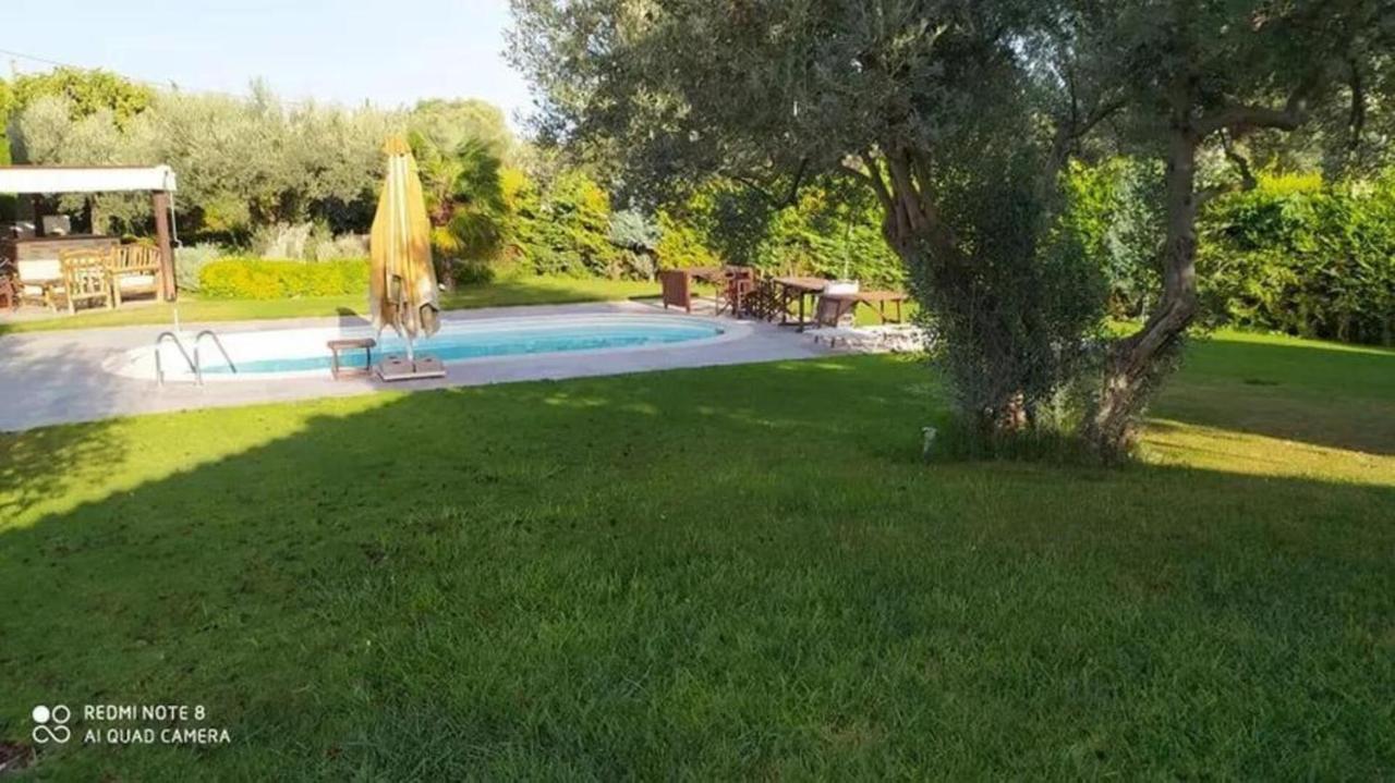 Luxurious 6 Bedroom Villa In A Great Location Chalkida Bagian luar foto