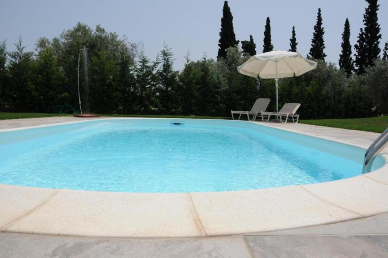 Luxurious 6 Bedroom Villa In A Great Location Chalkida Bagian luar foto