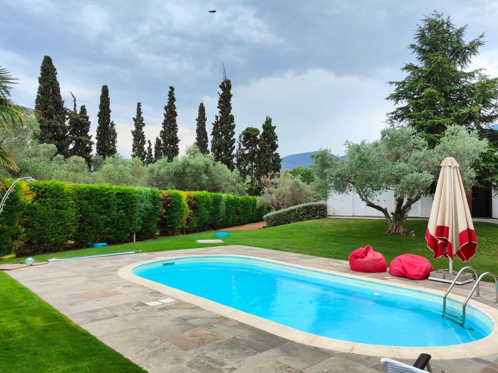 Luxurious 6 Bedroom Villa In A Great Location Chalkida Bagian luar foto